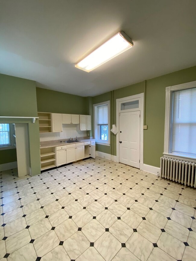 Building Photo - Large Victorian House in Lancaster City wi...