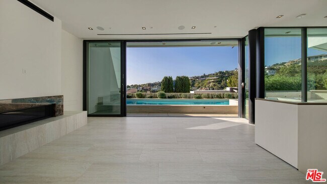 Building Photo - 8765 Hollywood Blvd