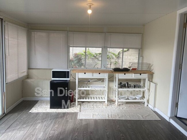 Building Photo - 5442 San Onofre Terrace