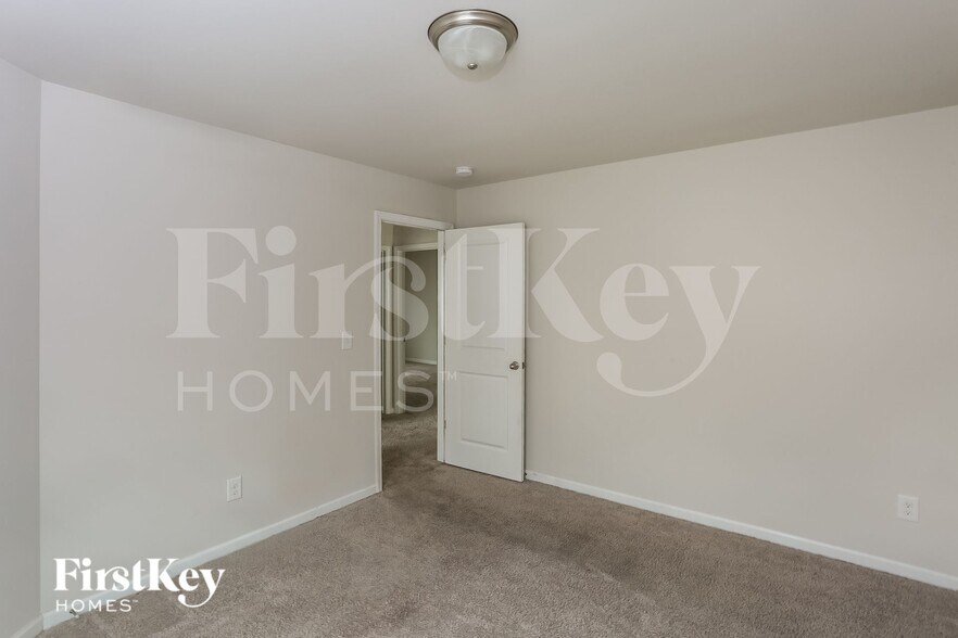 Building Photo - 8204 Williams Farm Dr