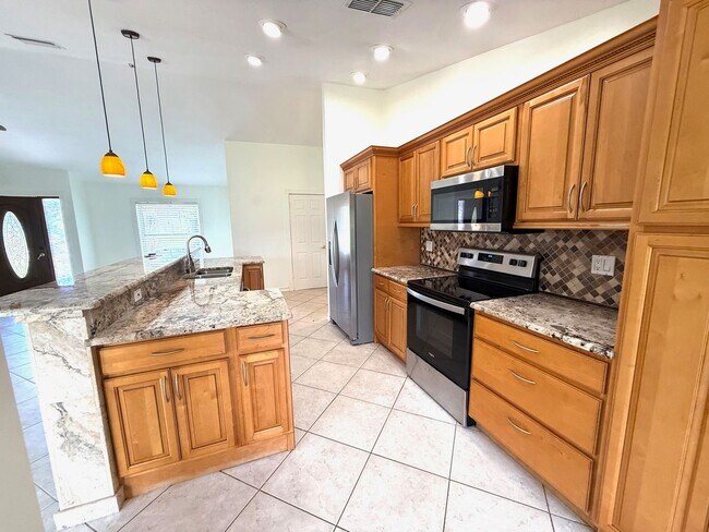 Building Photo - Spacious 3-Bed/2-Bath Home for Rent! Saras...