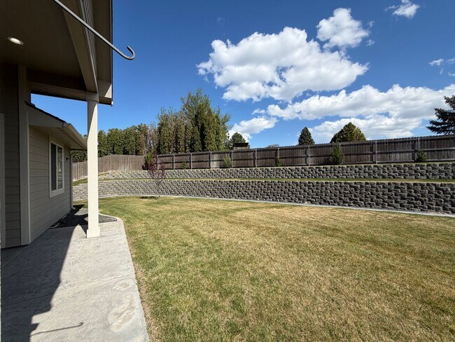 Building Photo - Gorgeous Craftsman Home- 5 bed, 3 Full Bath- Includes Landscaping!