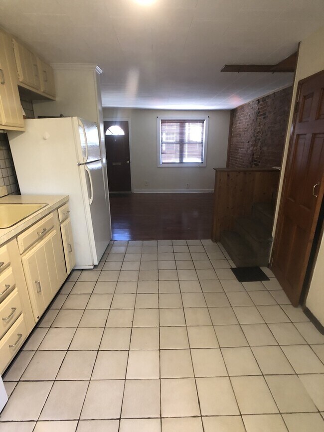 Building Photo - Well-maintained Passyunk Square 2 Bedroom Home! W/D! Yard!