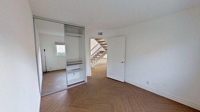 Building Photo - 27 Columbus