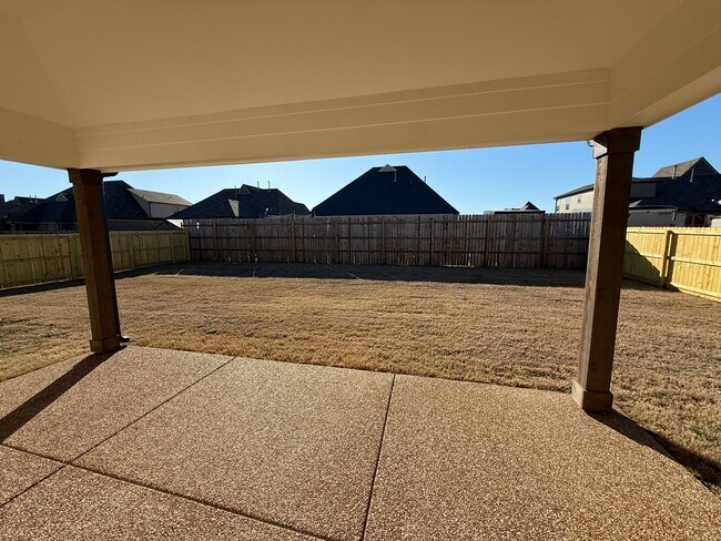 Building Photo - 140 Misty Meadows Dr