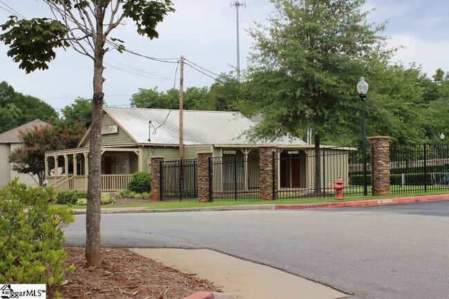 Building Photo - 203 Kelly Rd