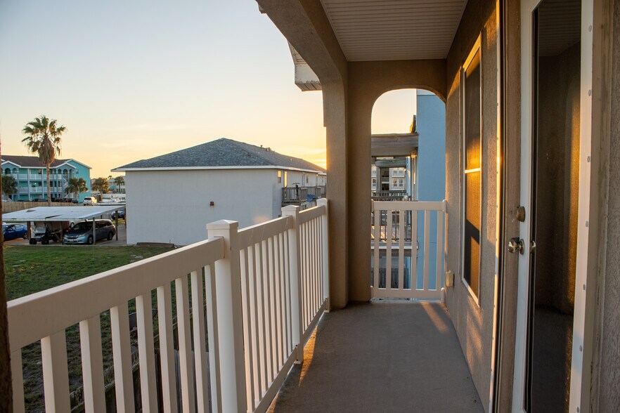 Building Photo - 13969 Ports O Call Dr