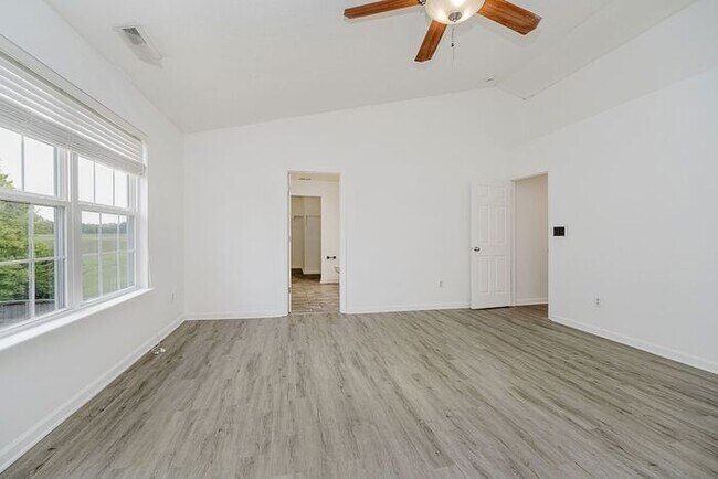 Building Photo - 6563 Enclave Blvd