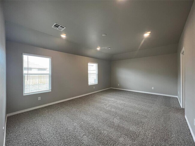 Building Photo - 2745 Dennis Dr