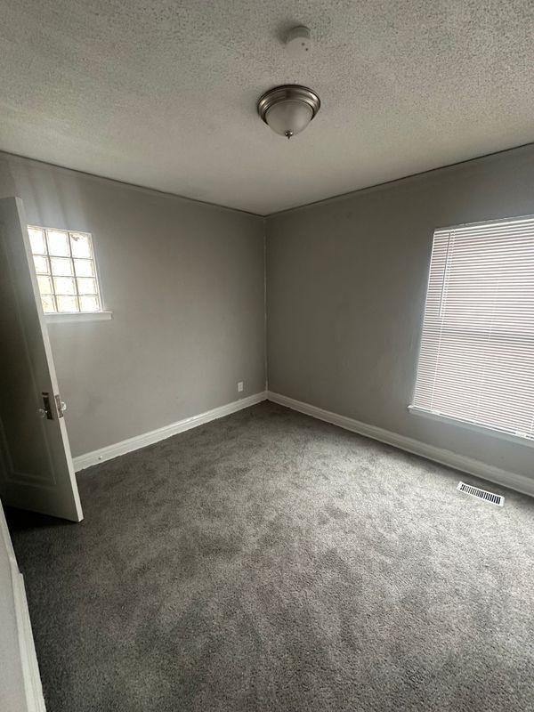 Building Photo - 15862 Stansbury Ave