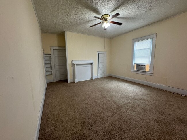 Building Photo - MOVE-IN READY!
