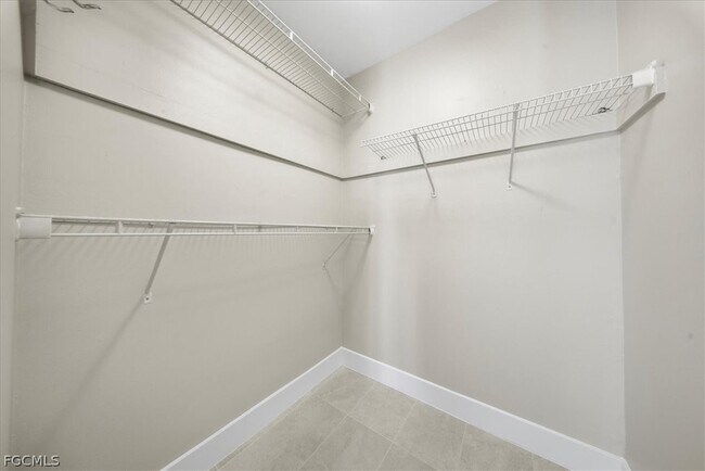 Building Photo - 5824 Algiers St