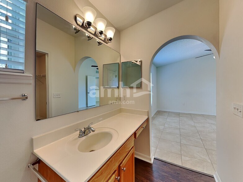 Building Photo - 2201 Pierce Arrow Dr