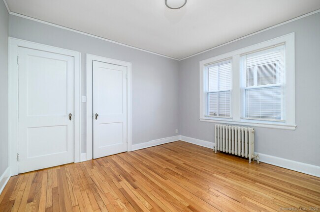 Building Photo - 58 Mayflower Ave