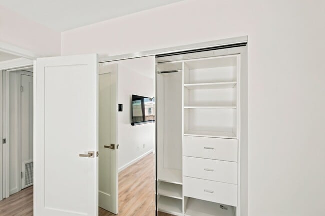 Building Photo - Privateer Duplex