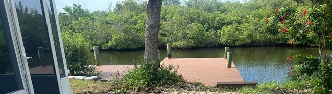 Building Photo - 922 Jackson Way