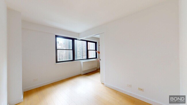 Building Photo - 222 E 39th St