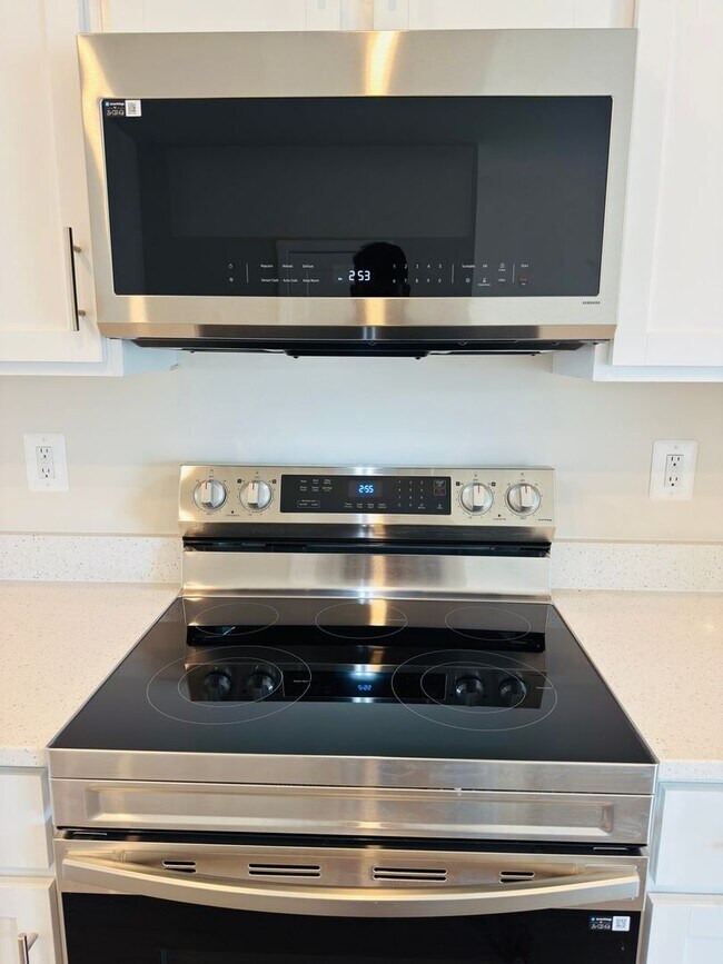 Building Photo - Brand New 4 Bed 3.5 Bath End Unit Townhome in Inwood