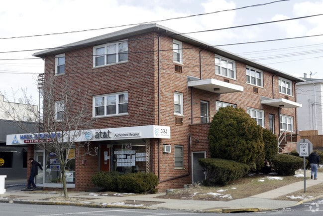 Primary Photo - 100 Broad Ave