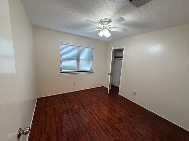 Building Photo - 1423 Elkwood Dr