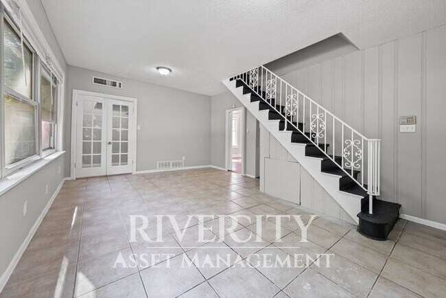 Building Photo - Step into a piece of Memphis history with this stunning, newly renovated home!!! Section 8 Welcom...