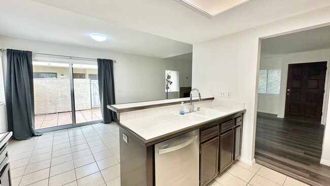 Building Photo - Charming Entry Level Condo Unit with Reser...