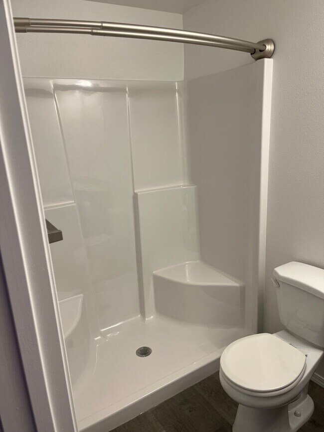 Building Photo - Pending Applications!! 4 Bedroom Home in Park Orchard Neighborhood