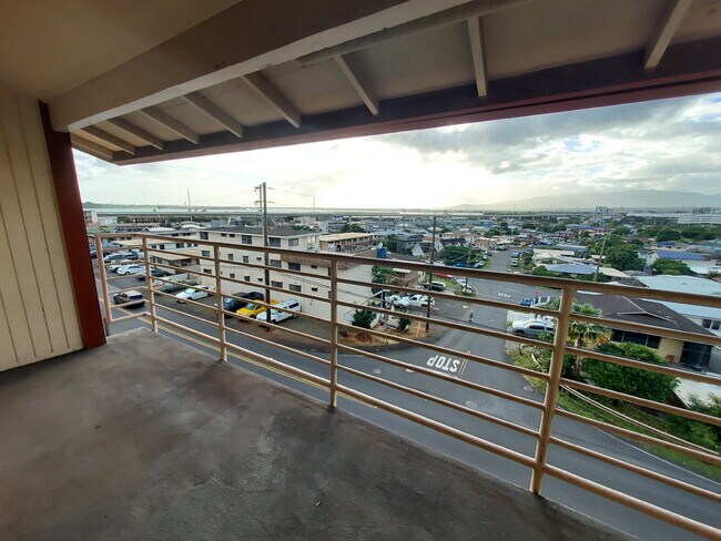 Building Photo - Renovated 2br/1ba/2pkg 3rd Fl Townhome