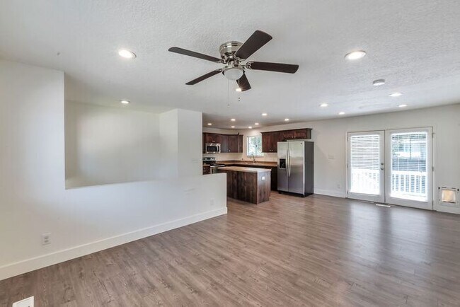 Building Photo - Remodeled 6 beds, 2 car garage!!