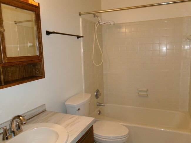 Building Photo - 23320 Red Oak Ct