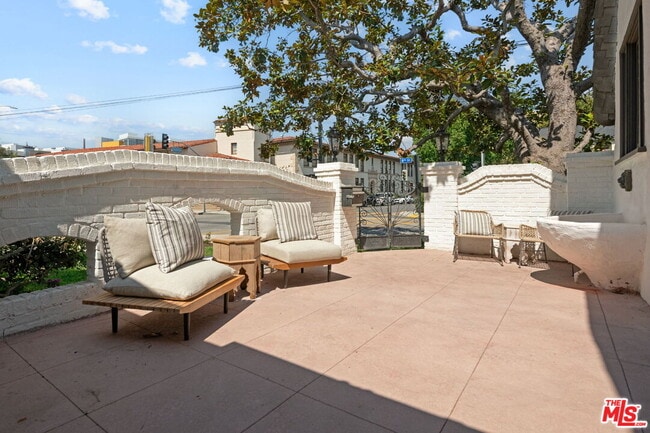 Building Photo - 802 Cochran Ave