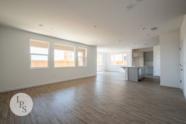 Building Photo - 2808 N Vahe Ave