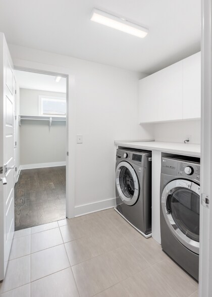 Building Photo - 1002A Southside Ave