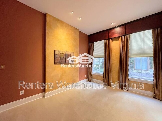 Building Photo - 219 Granby St