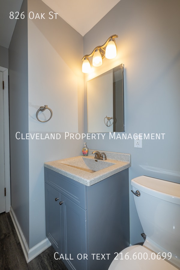 Building Photo - 826 Oak St