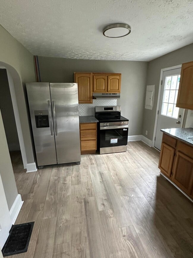 Building Photo - 302 Clay St