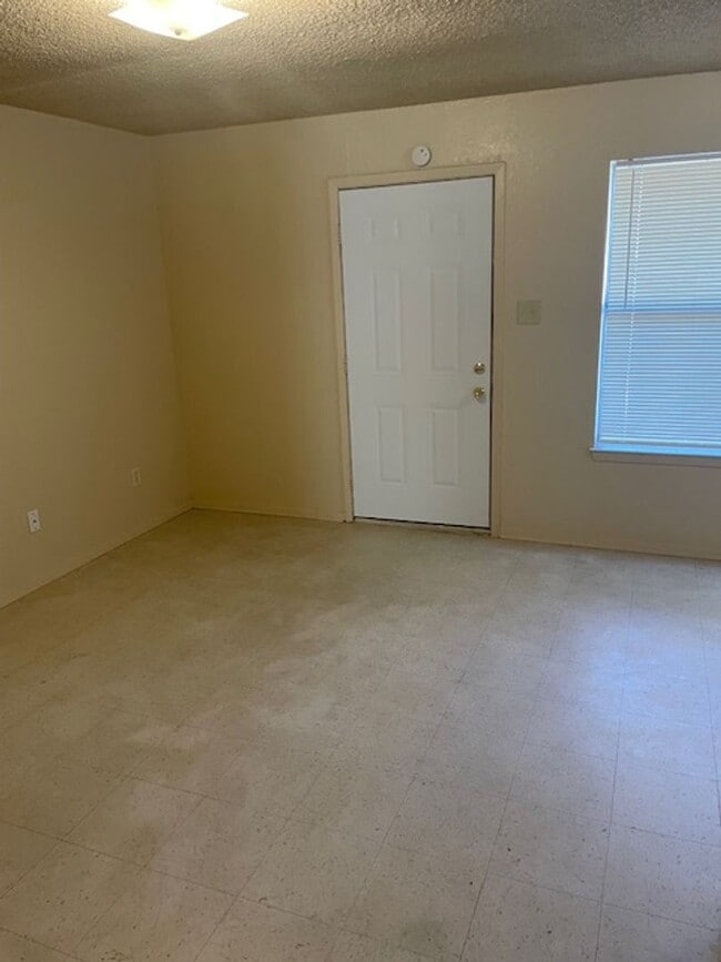 Building Photo - 3536 S Littlejohn Ave