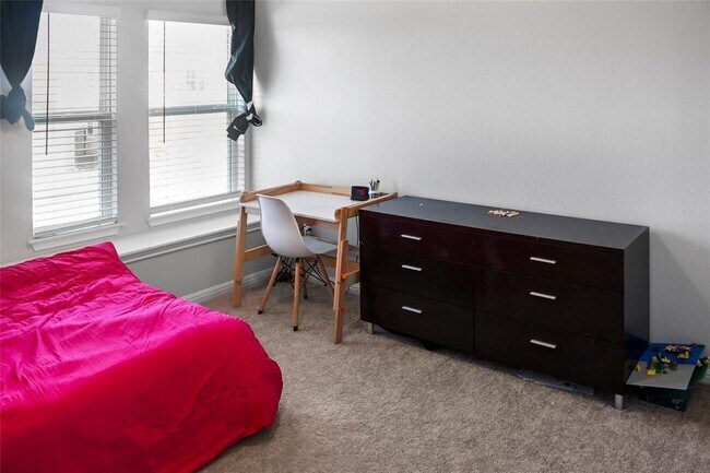 Building Photo - 11207 Sentinel Dr