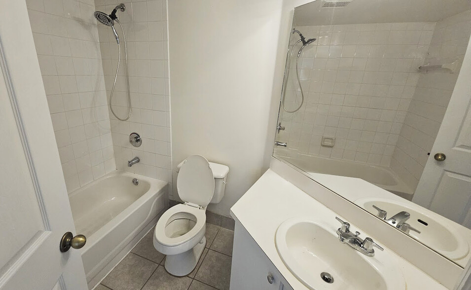 Bathroom 2 - 2033 SE 10th Ave