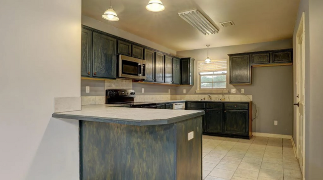 Building Photo - 737 N Belle Cir