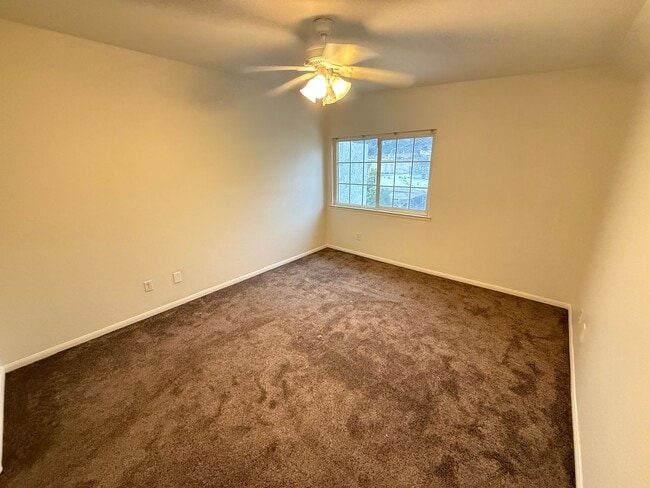 Building Photo - Beautiful 4-Bedroom Home in the Heart of Valencia!