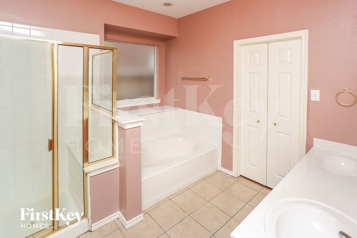 Building Photo - 7949 Greengate Dr