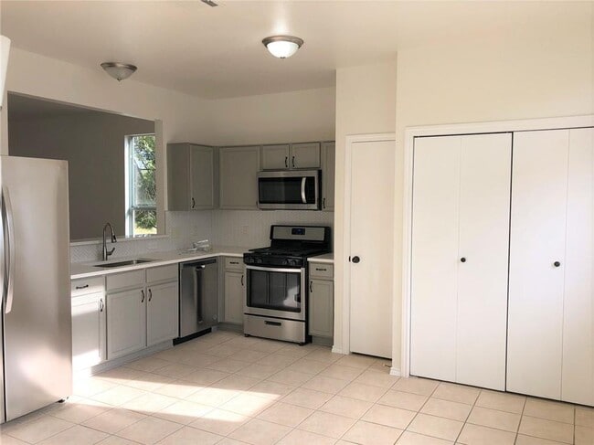 Building Photo - 165 Michaelis Rd