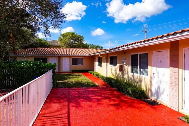 Interior Photo - 8430 NW 40th St Coral Springs, FL 33065