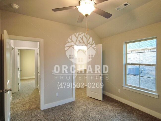 Building Photo - Single-Family Home- Sought After Huntley Plan
