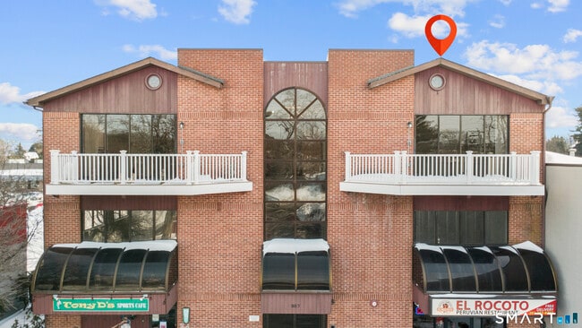 Building Photo - 937 Post Rd