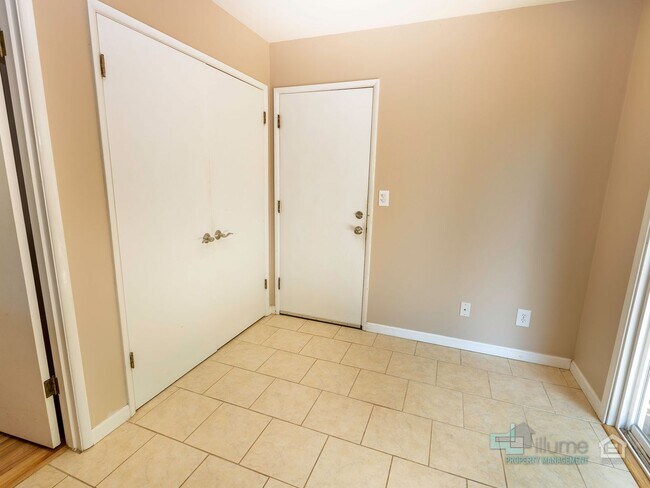 Building Photo - Beautiful 4 Bedroom Home