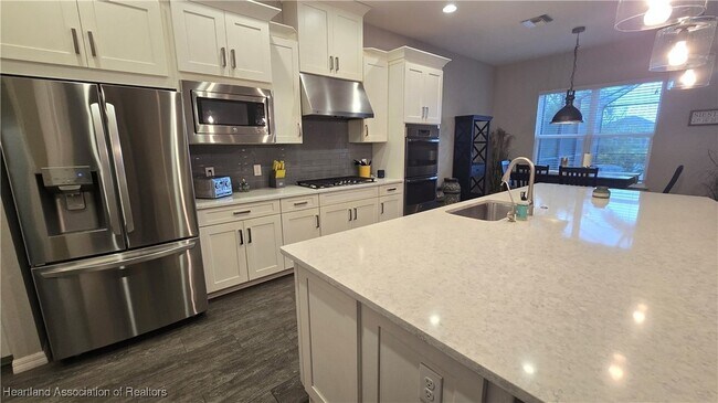 Building Photo - 6001 Anise Dr