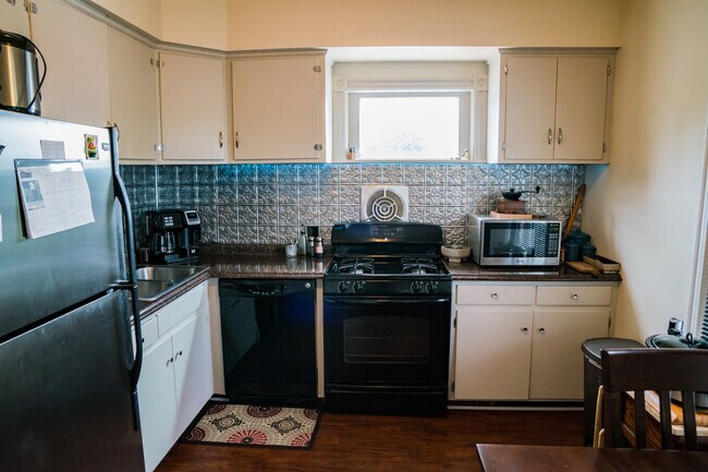 Building Photo - Chelsea Avenue Court