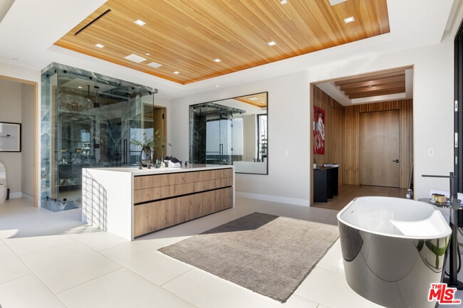 Building Photo - 1033 Somera Rd